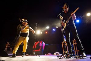 Lire la suite à propos de l’article MAR. 11/2 : Les Oreilles Rouges