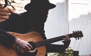 Lire la suite à propos de l’article SAM. 10/10 : Holy Louis@Chapelle de l’Ancien Collège